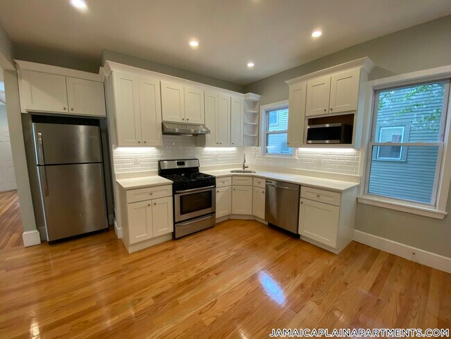 Building Photo - 164 Hyde Park Ave