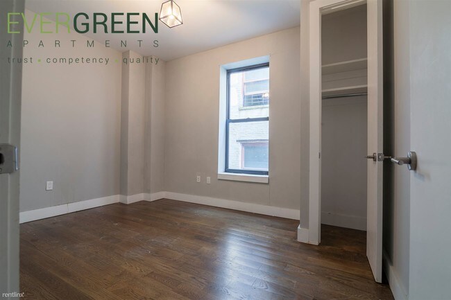 Building Photo - 119 Linden St