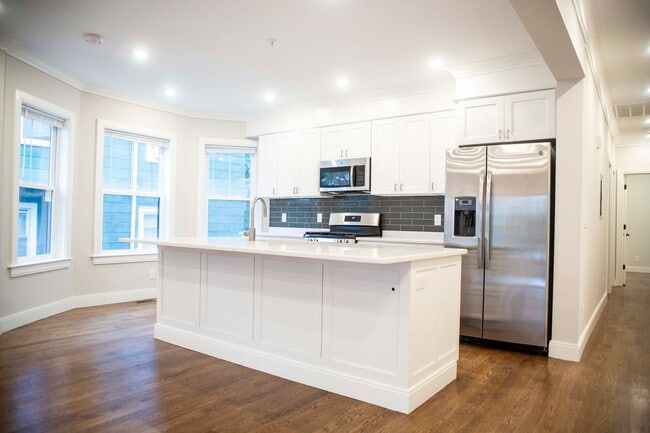 Newly renovated 4 bed 2 bath in Allston.... - Newly renovated 4 bed 2 bath in Allston.... House