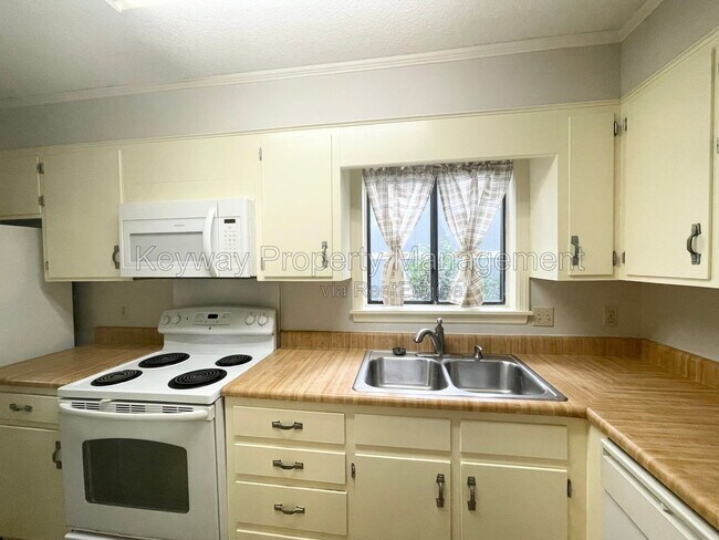 Building Photo - 839 Wimbledon Dr