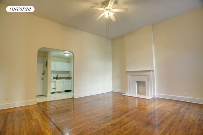 Building Photo - 159 W 73rd St
