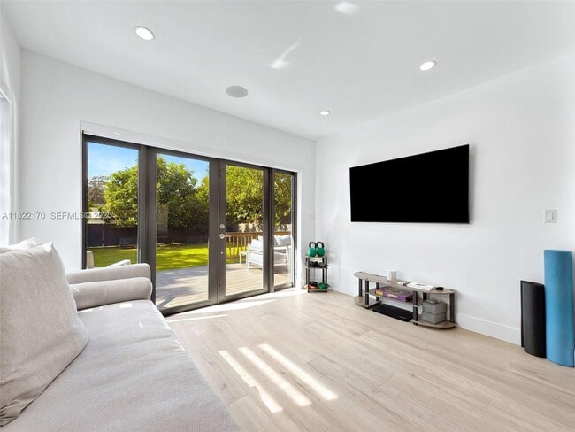 Foto del edificio - 130 SW 25th Rd