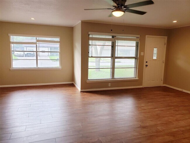 Building Photo - 3525 Antilles Dr