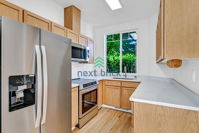 Foto del edificio - 2 BED & 1.5 BATH TOWNHOUSE FOR RENT