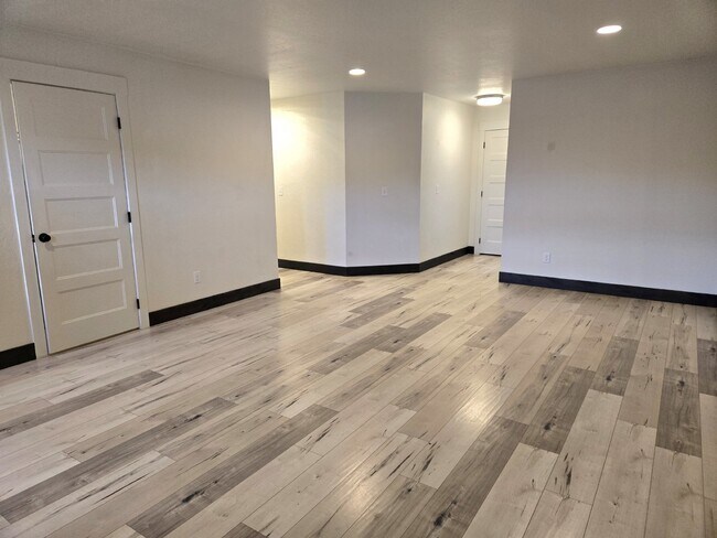 Building Photo - 2 bedrooms, 2 bathrooms