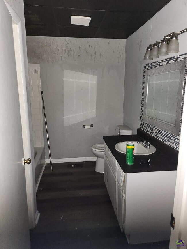 Building Photo - 300 Carolina B11 Ave