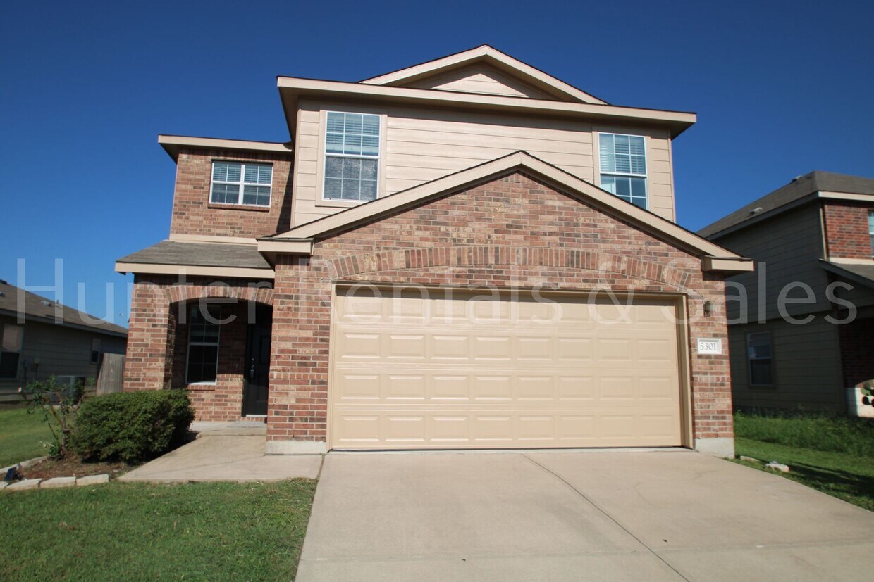 Foto principal - Gorgeous Two-Story Dream Home!