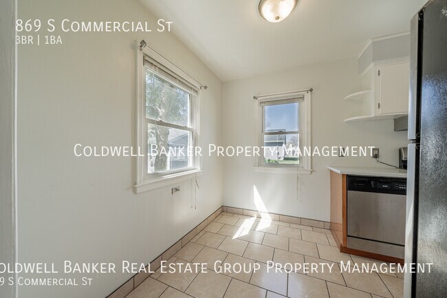 Building Photo - 869 S Commercial St