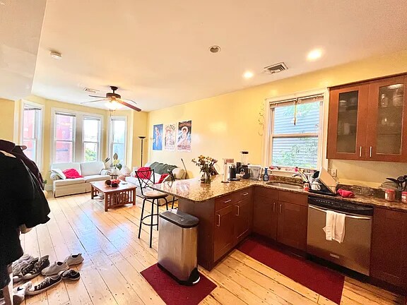 Foto principal - 731 Parker St