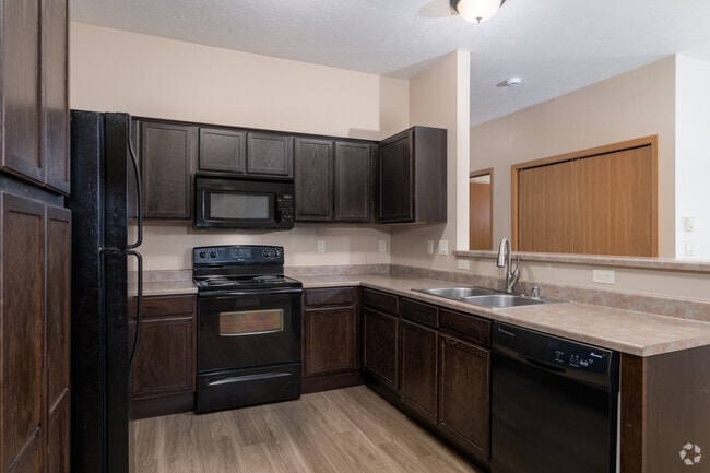 2BR, 2BA - 1,007SF - Kitchen - Wandermere Glen Apts
