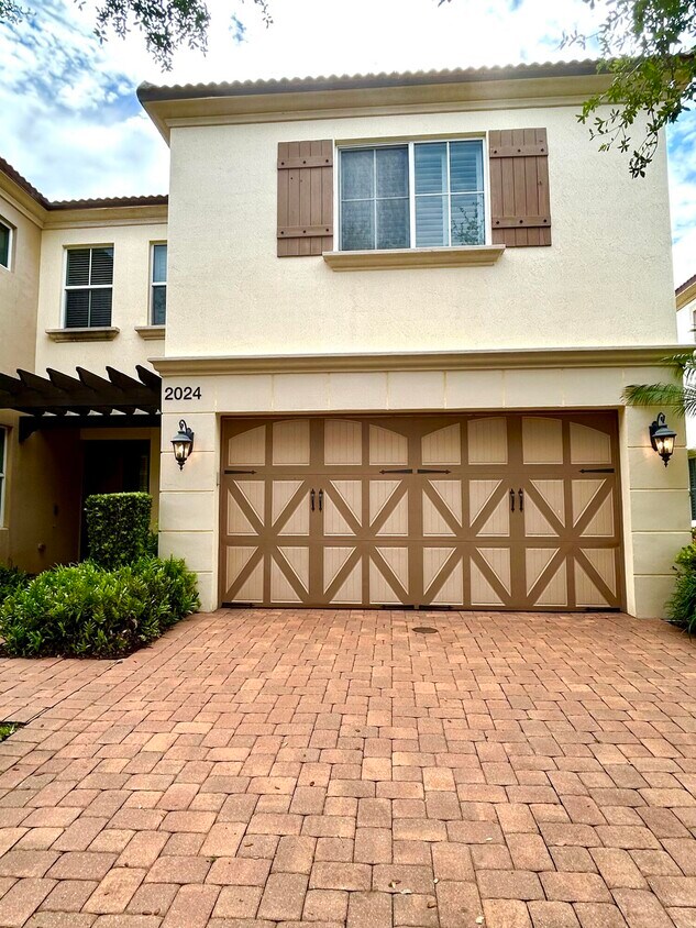Primary Photo - 2024 Foxtail View Ct