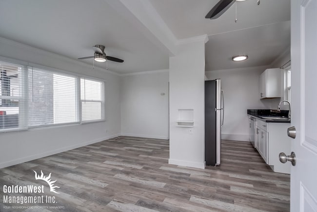 Building Photo - Remodeled 1Bd/1Ba Upstairs Condo in the He...