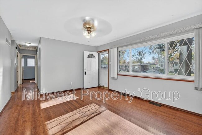 Foto del edificio - 535 Bardot Dr