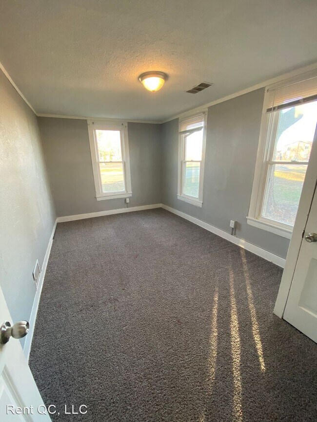 Foto del edificio - 3 br, 1 bath House - 228 4th Avenue W