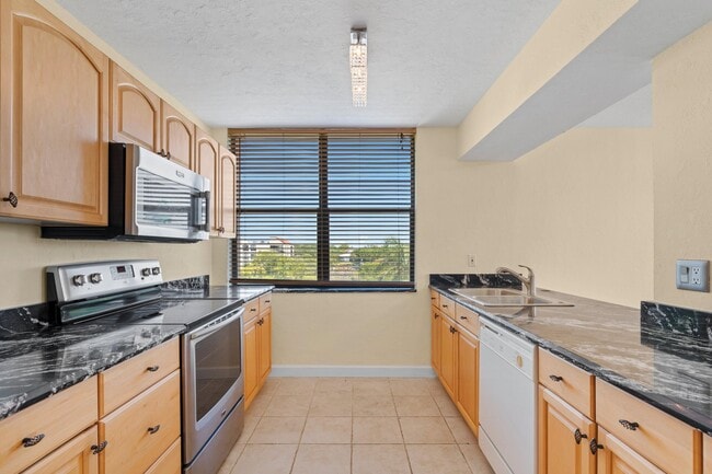 Building Photo - 750 Egret Cir