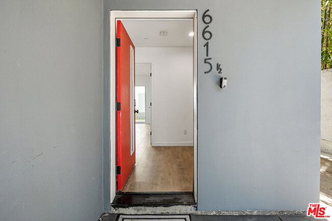 Foto del edificio - 6615 Leland Way
