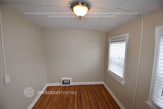 Building Photo - 1612 St Albans St N