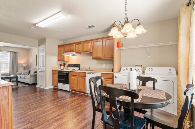 Modelo 2BR , 1,5BA - 1180SF - Magnolia Place Townhomes