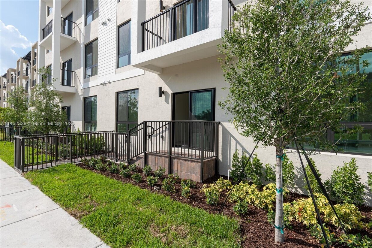 Foto principal - 8001 NW 41st St
