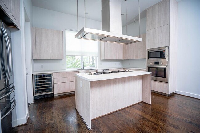 Building Photo - 5853 E Post Oak Ln