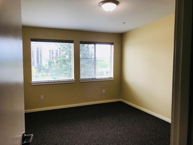 Foto del edificio - 710 SW Broadway Dr
