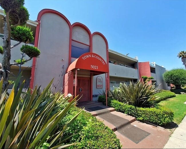 Foto del edificio - 5021 Atlantic Ave