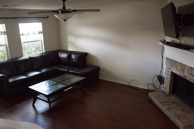 Building Photo - Gorgeous Upgraded Schertz Rental In Quiet ...