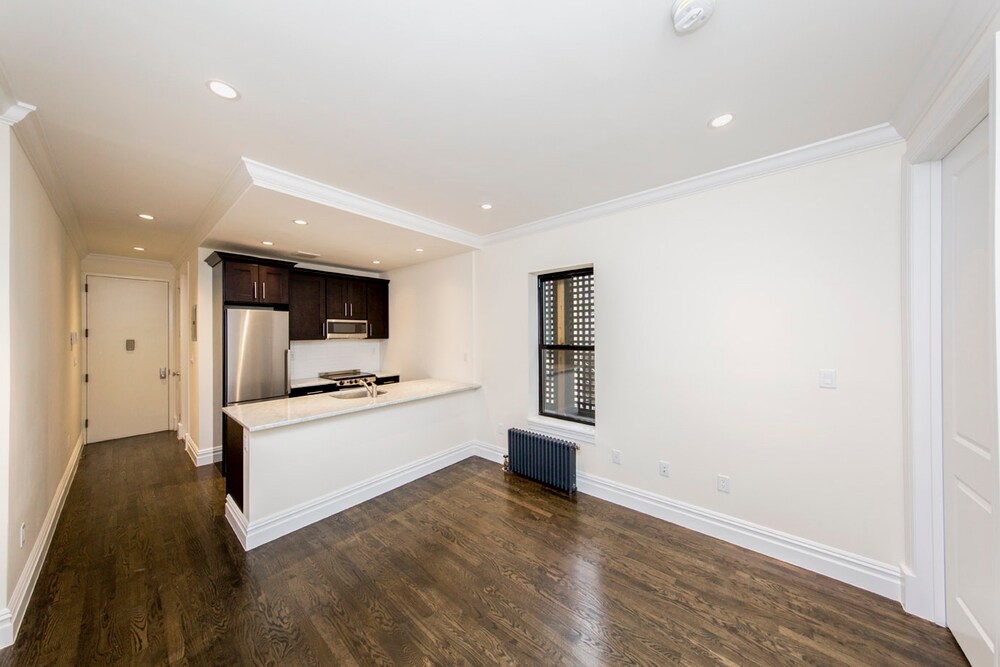 Primary Photo - 42 Sidney Pl