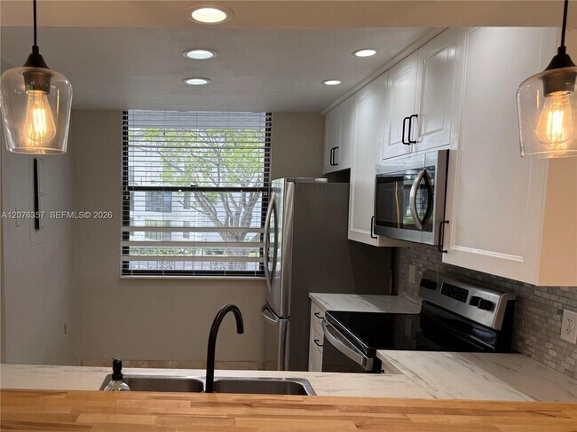 Foto del edificio - 1520 Whitehall Dr