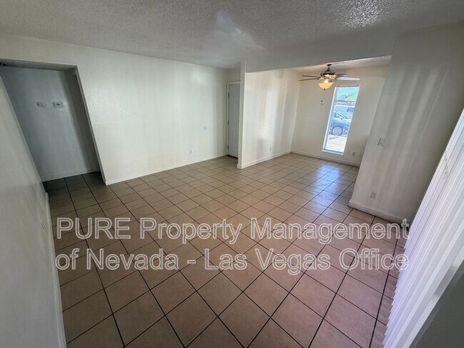 Foto del edificio - 1405 E Vegas Valley Dr