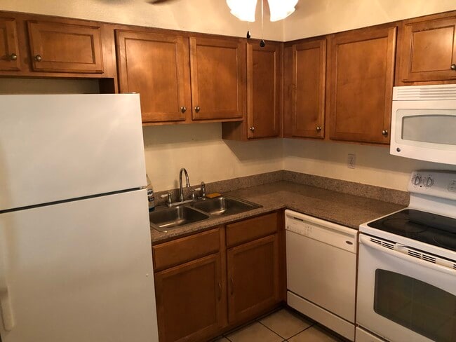 Kitchen - 634 Haven Plz