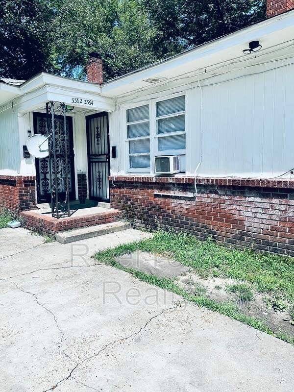 Building Photo - 3364 Rosamond Ave