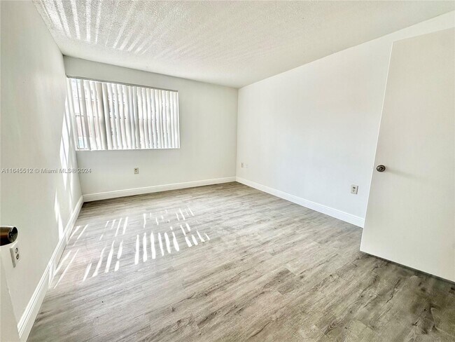 Foto del edificio - 2246 SW 80th Ter