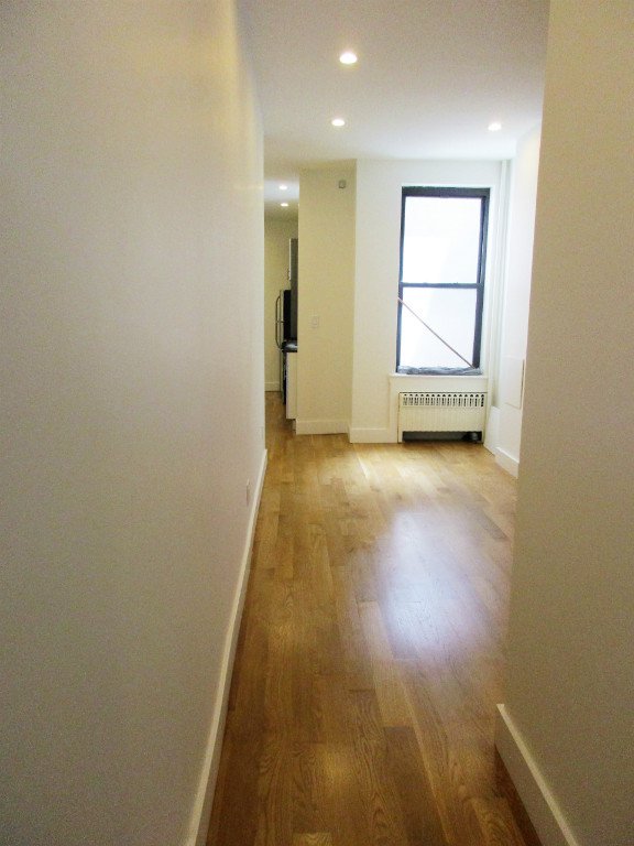 Building Photo - 343 Marion St