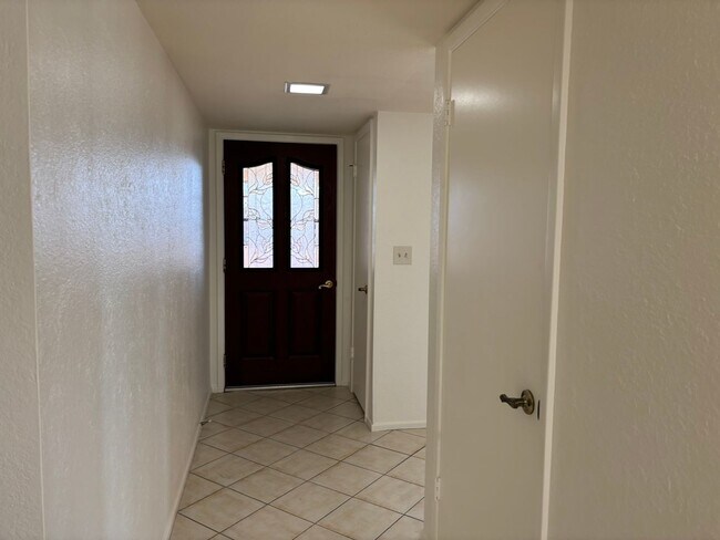 Foto del edificio - Welcome to this nicely updated 2 bed 2 bath home in Leisure World. Long term unfurnished A 45+ Ac...