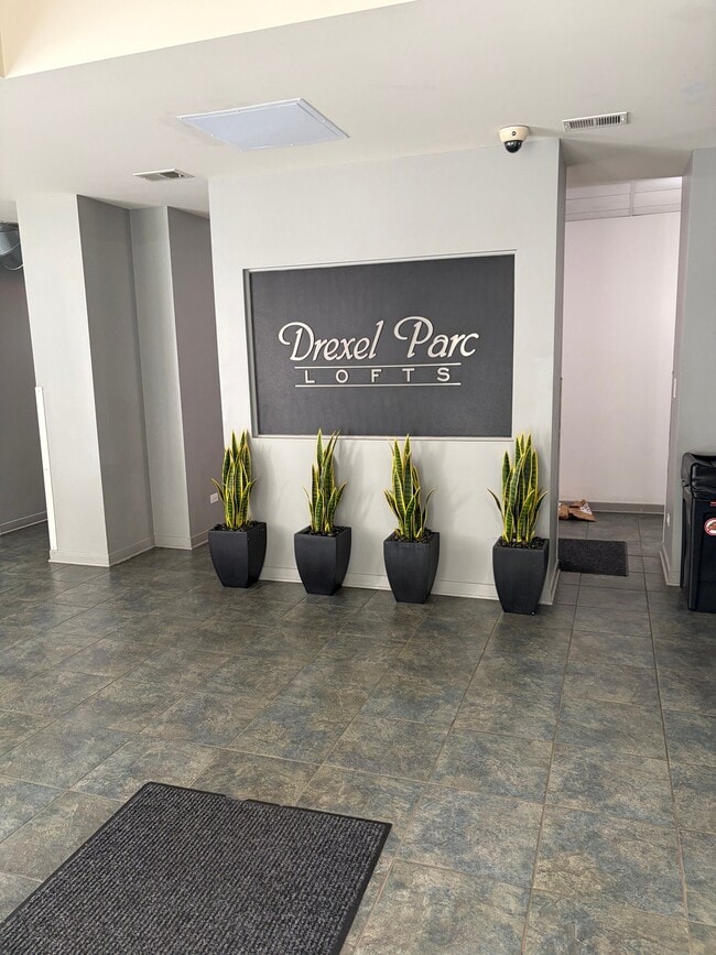 Building Photo - 4537 S Drexel Blvd