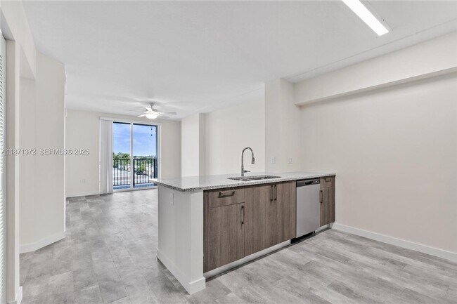 Foto del edificio - 400 NW 112th Ave