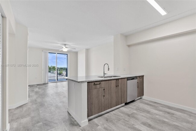 Photo - 400 NW 112th Ave (Doral, FL) Apartment