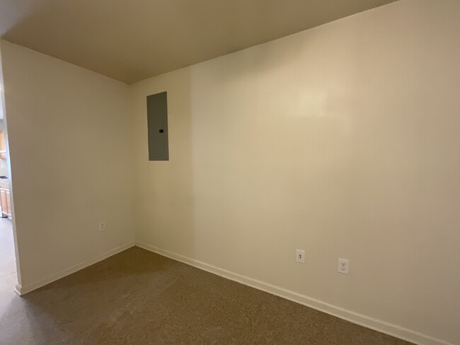 Building Photo - 1368 Pitkin Rd