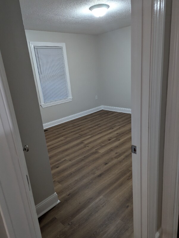 Foto principal - 1025 Hazelwood Dr