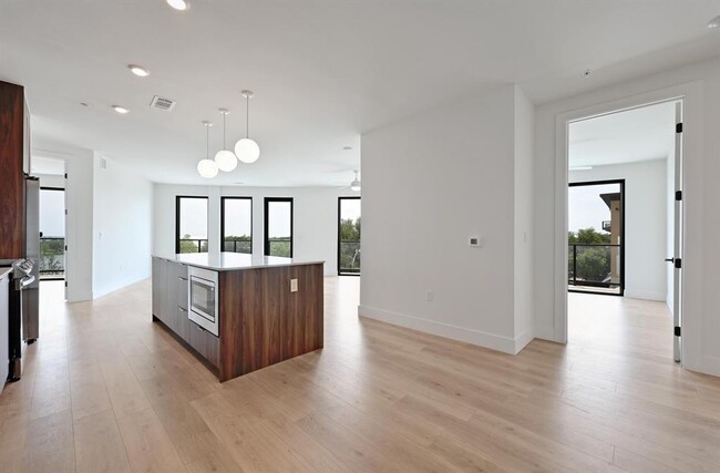 Foto del edificio - 1701 Simond Ave