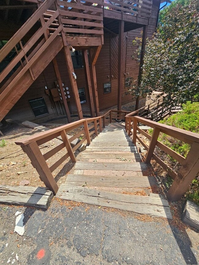 Building Photo - Beautiful West Side Condo