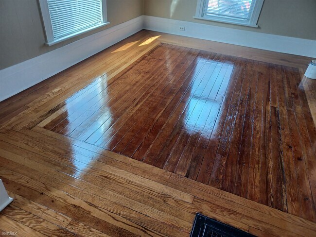 Foto del edificio - 1 br, 1 bath House - 2600 E Michigan Ave