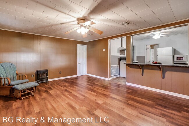 Building Photo - 3 br, 1 bath House - 233 Mills Street