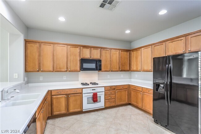 Building Photo - 8309 Oakshire St