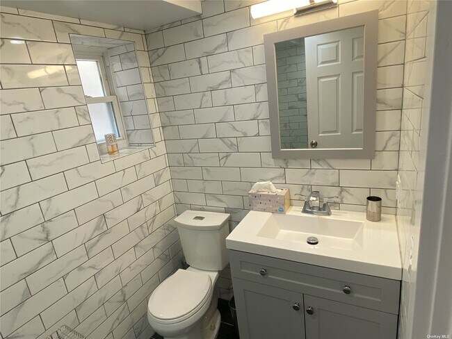 Foto del edificio - 21-12 Hazen St