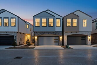 Building Photo - 2924 El Fenice Ln