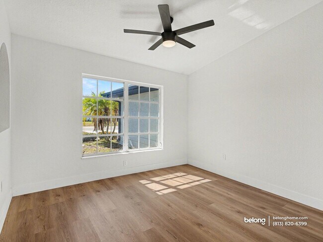 Foto del edificio - 527 Rotonda Cir