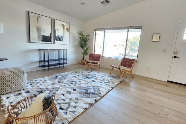 Building Photo - Modern Living in PHX | Heated Pool | Arizo...