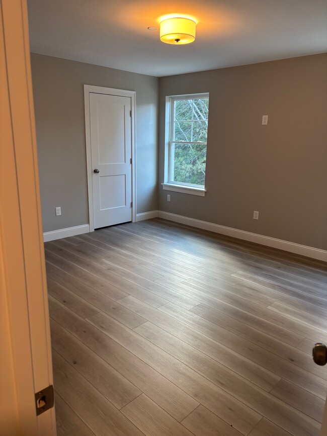 master bedroom - 102 Sycamore Ln